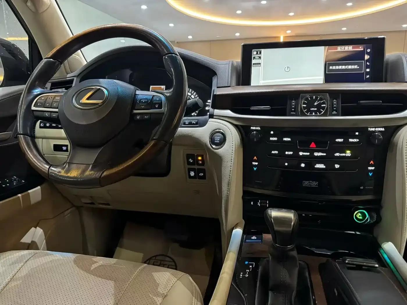 2015 Lexus LX570 Middle East Edition — миниатюра 4