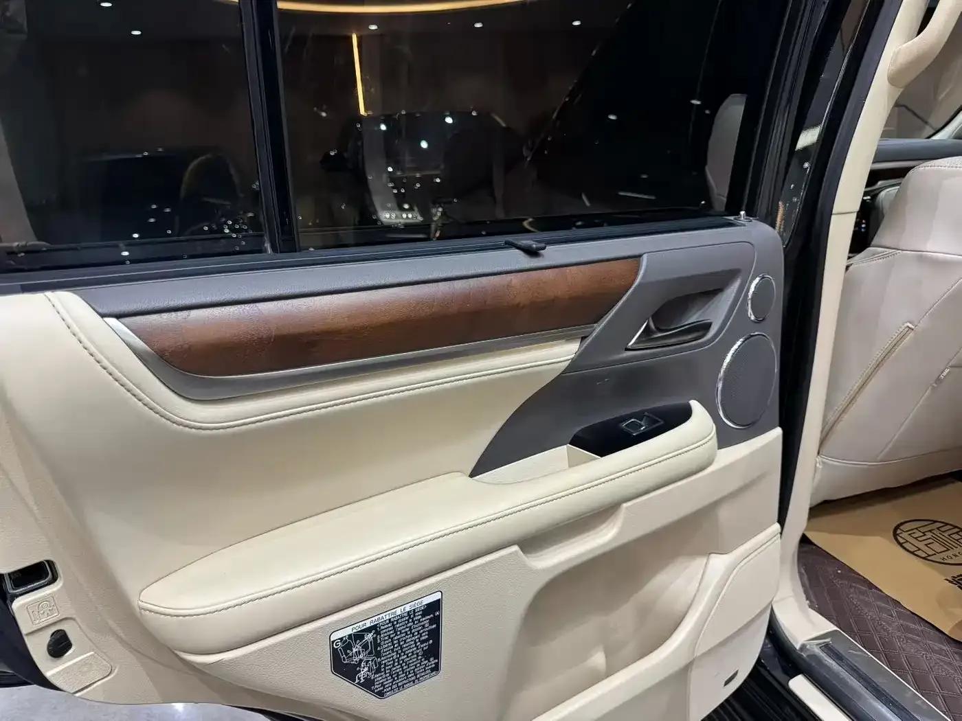 2015 Lexus LX570 Middle East Edition — миниатюра 6