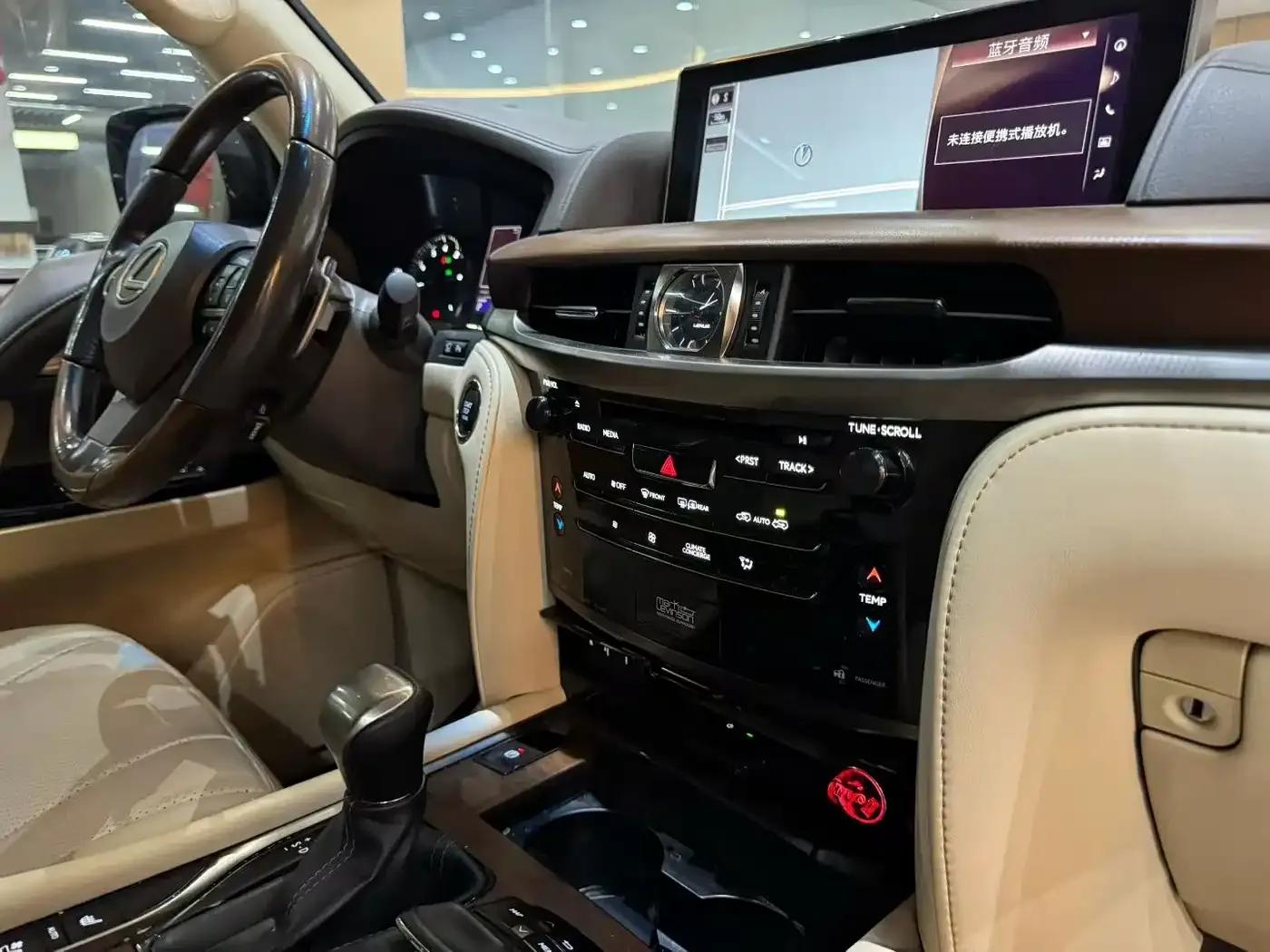 2015 Lexus LX570 Middle East Edition — миниатюра 7