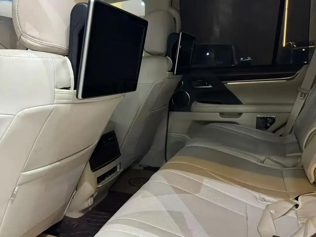 2015 Lexus LX570 Middle East Edition — миниатюра 8