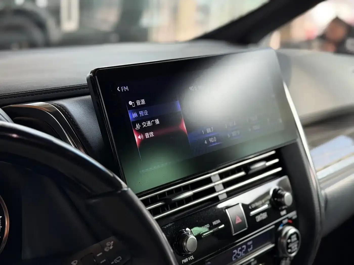 Lexus LM 2020 300h 7-Seat Elegant Edition — миниатюра 12