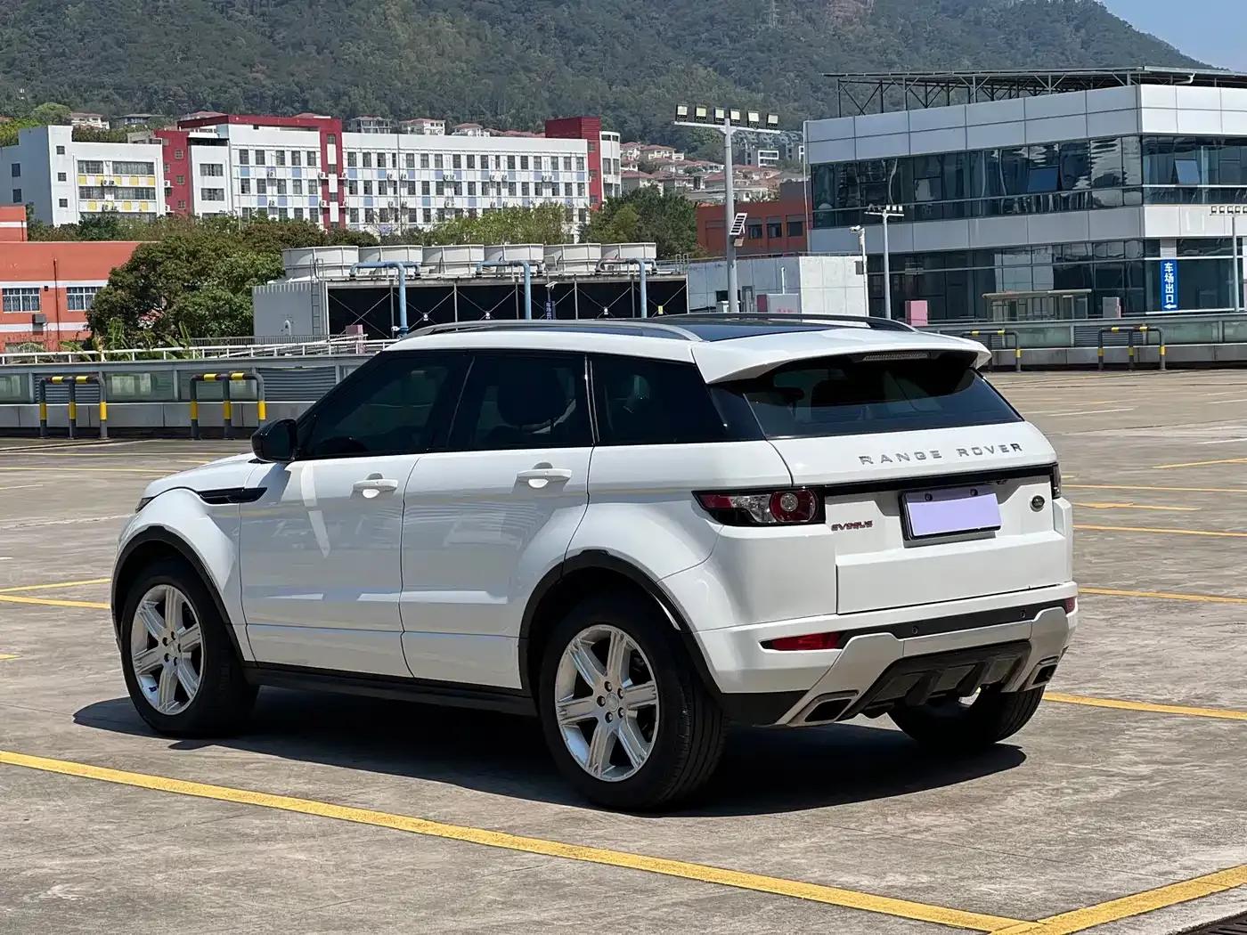 Range Rover Evoque 2015 2.0T 5-Door Dynamic Edition — миниатюра 5
