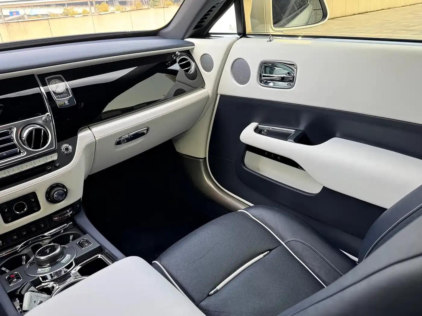 2017 Phantom 6.6T Black Badge Edition — миниатюра 12