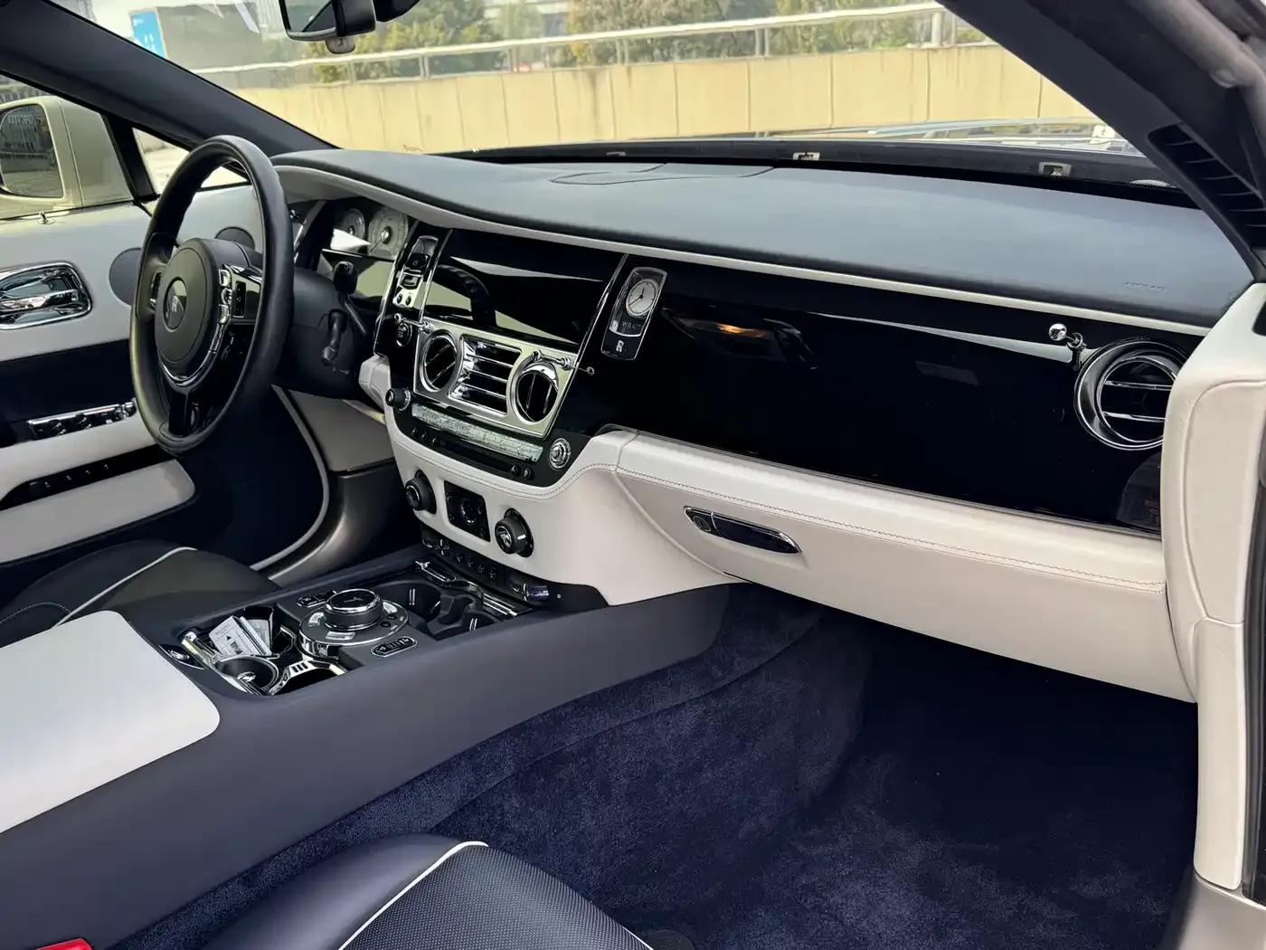 2017 Phantom 6.6T Black Badge Edition — миниатюра 14