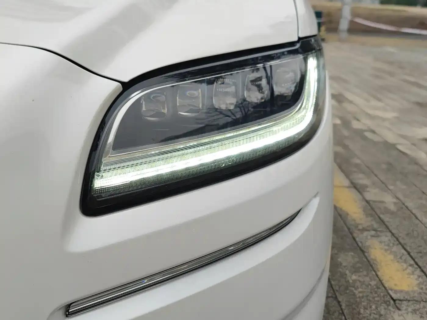 Navigator 2021 Facelift 2.7T AWD Premium Edition — миниатюра 3