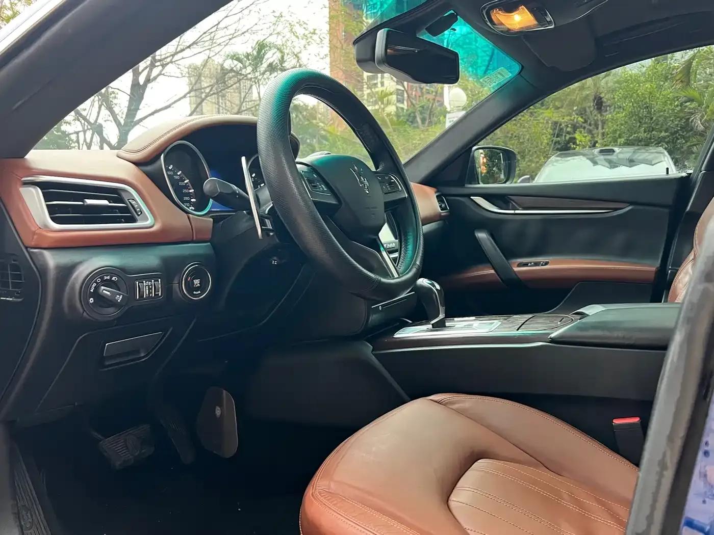 2014 Ghibli 3.0T Standard Edition — миниатюра 4