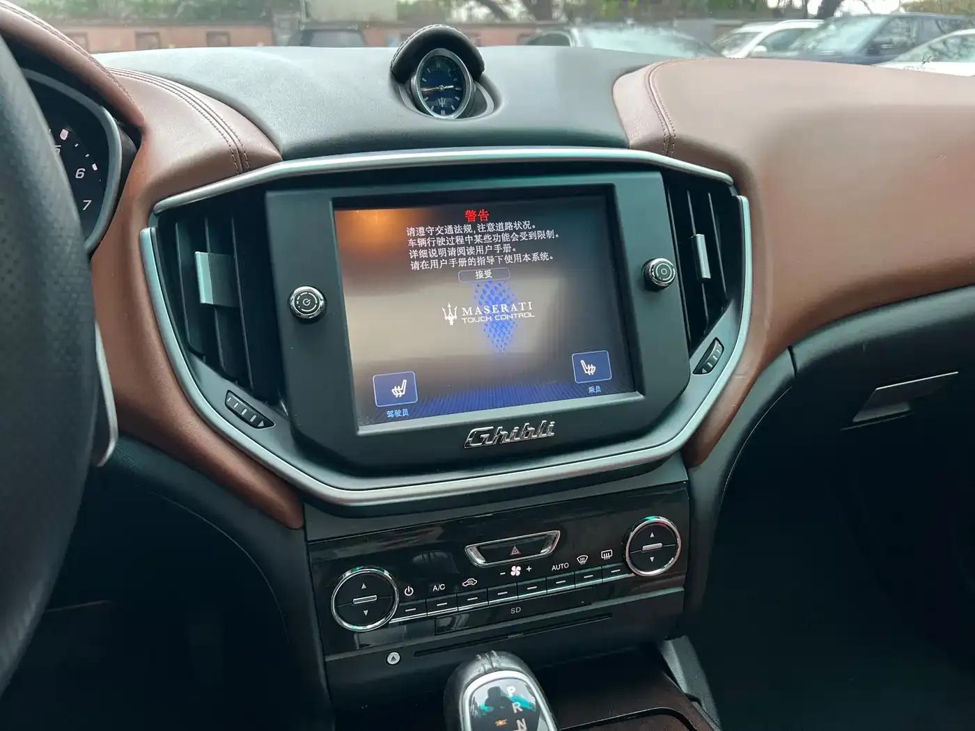 2014 Ghibli 3.0T Standard Edition — миниатюра 10