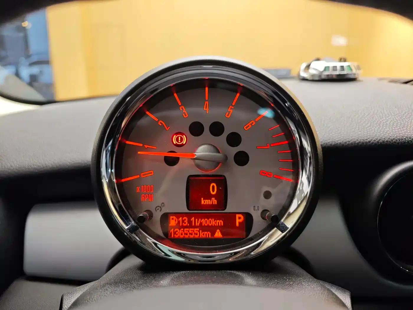 MINI 2013 1.6L ONE Limited Edition - First Model — миниатюра 33