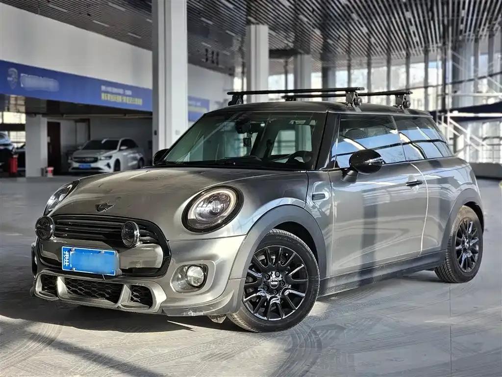 MINI 2018 1.5T COOPER Color Commemorative Edition — миниатюра 1