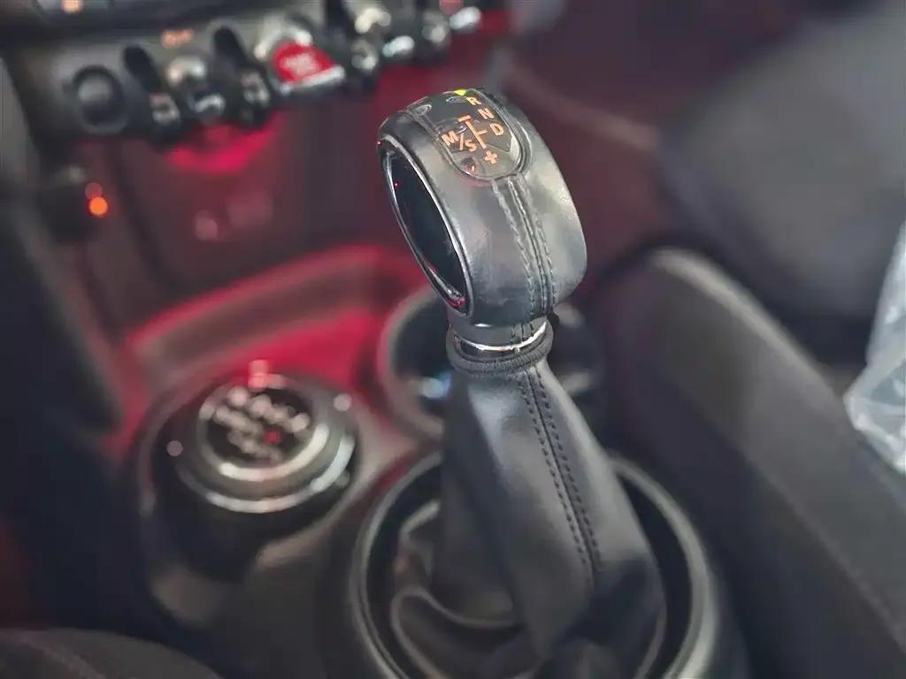 MINI 2018 1.5T COOPER Color Commemorative Edition — миниатюра 10