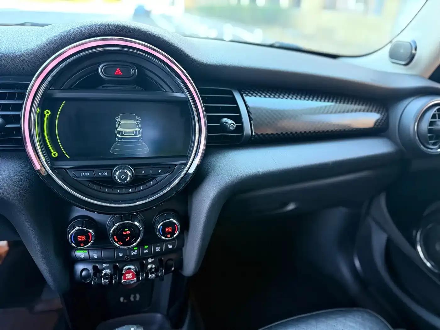 2016 MINI 2.0T COOPER S Avantgarde 5-Door Edition — миниатюра 27