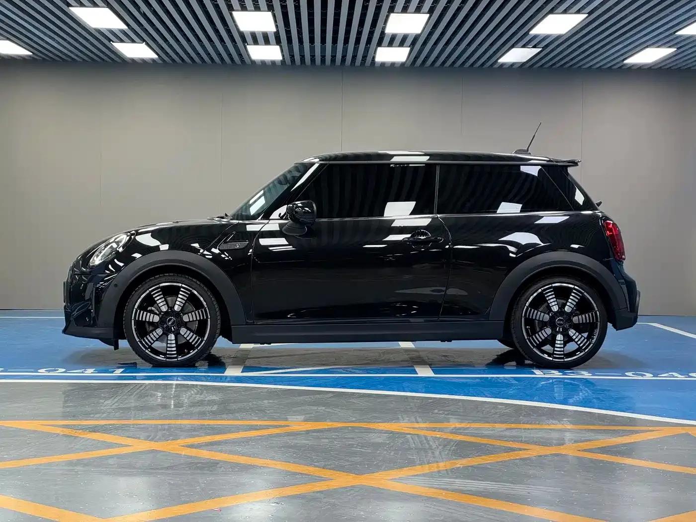 MINI 2023 2.0T COOPER S Artist — миниатюра 2