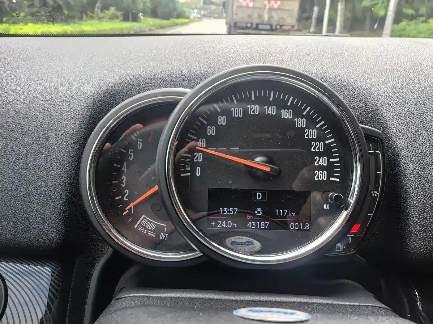 2019 MINI COUNTRYMAN 1.5T COOPER Artist Weekend Travel Edition — миниатюра 7