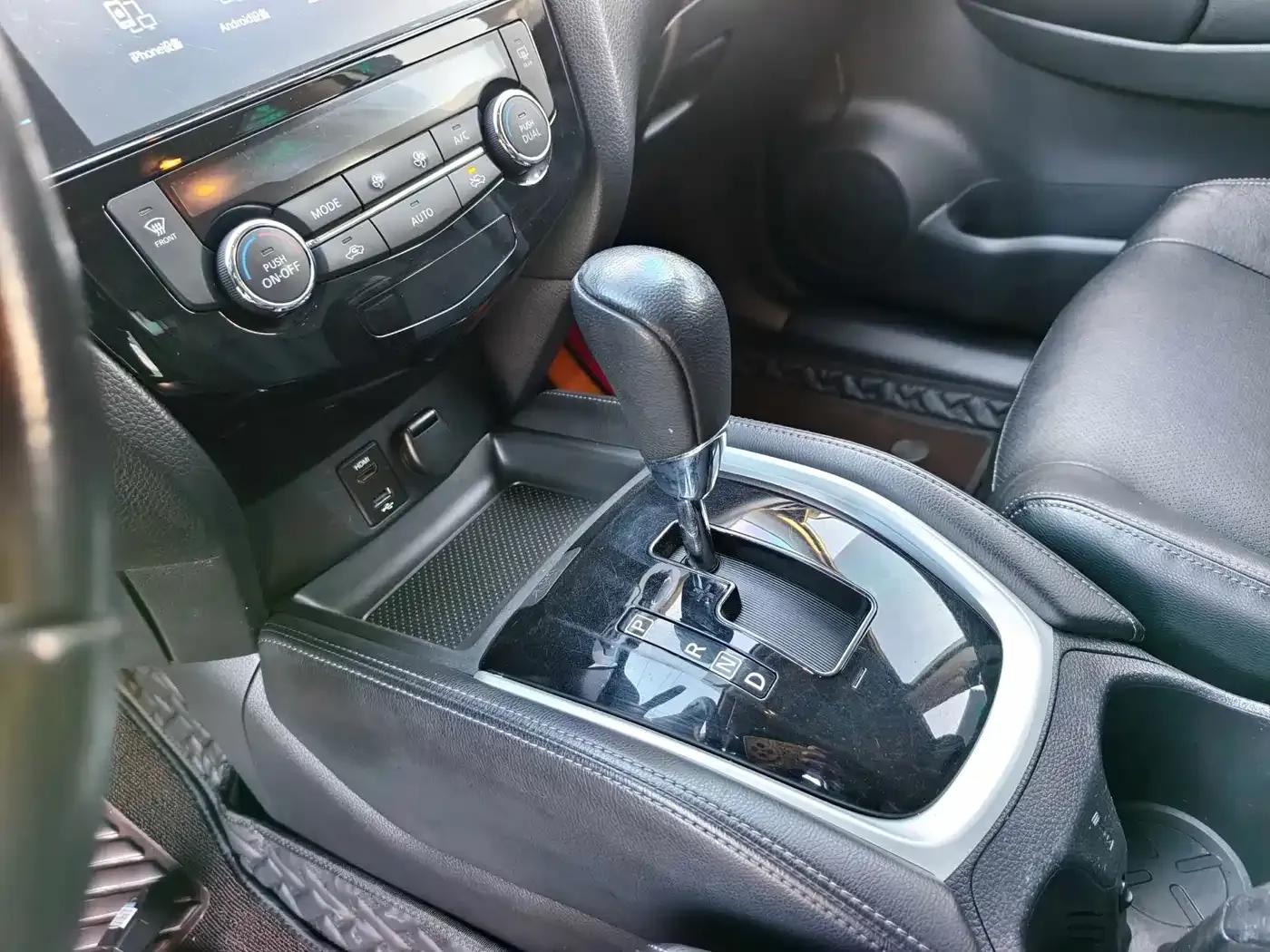 Nissan X-Trail 2015 2.5L CVT Leading MAX Edition 4WD — миниатюра 3