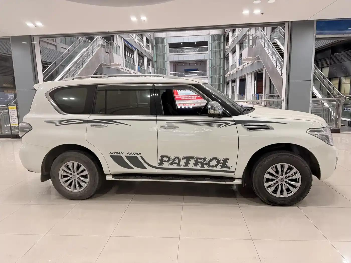 Nissan Patrol 2018 4.0L Leader Edition — миниатюра 3