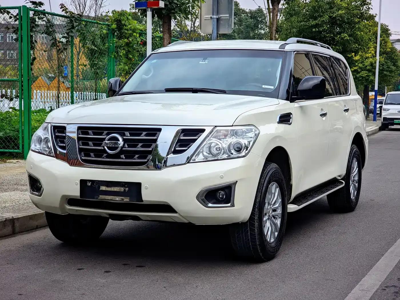 2017 Nissan Patrol 4.0L Automatic — миниатюра 1