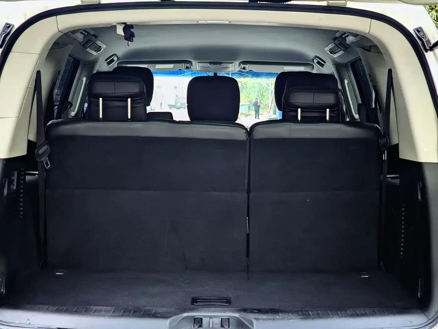 2017 Nissan Patrol 4.0L Automatic — миниатюра 16