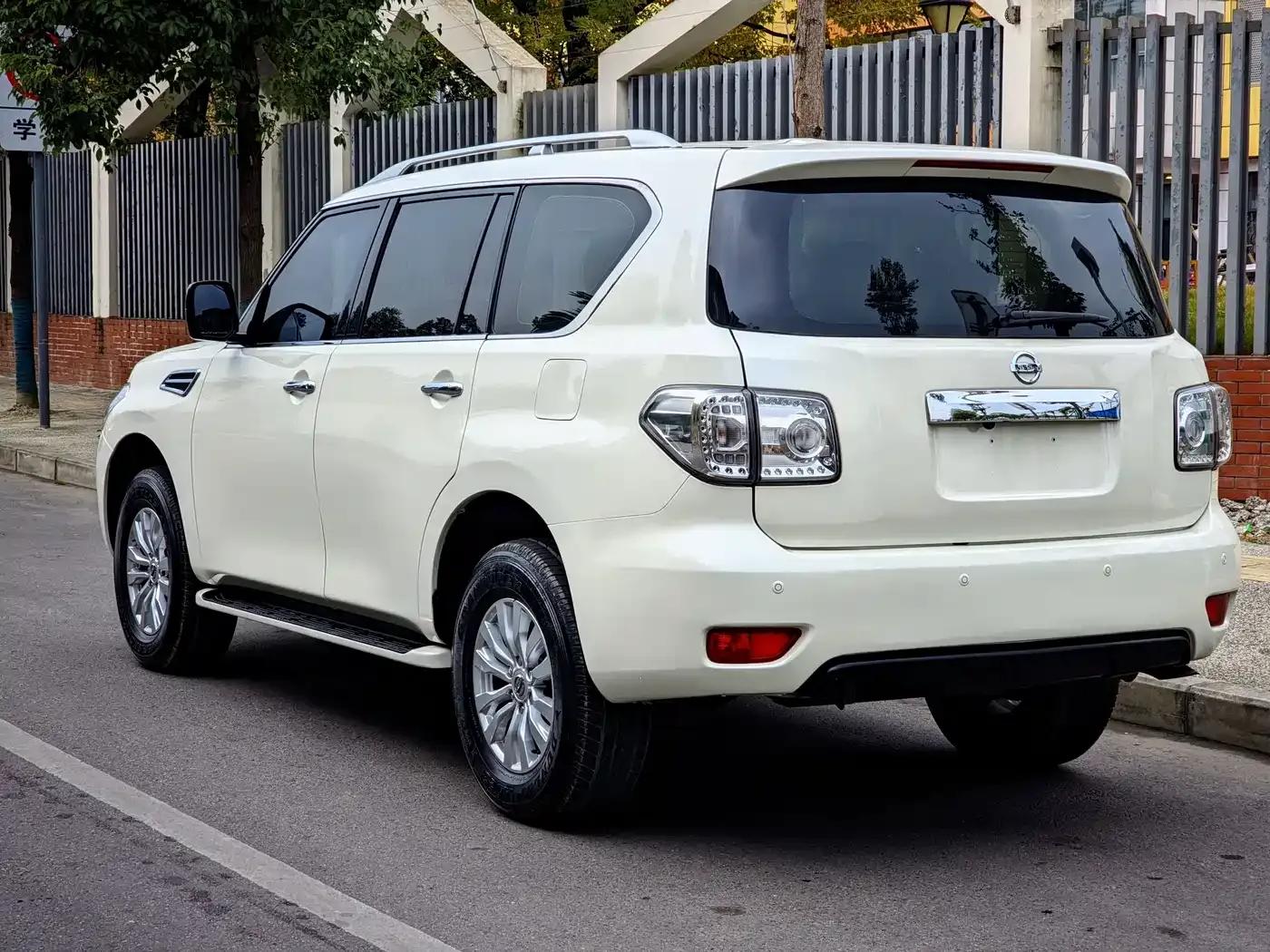 2017 Nissan Patrol 4.0L Automatic — миниатюра 18