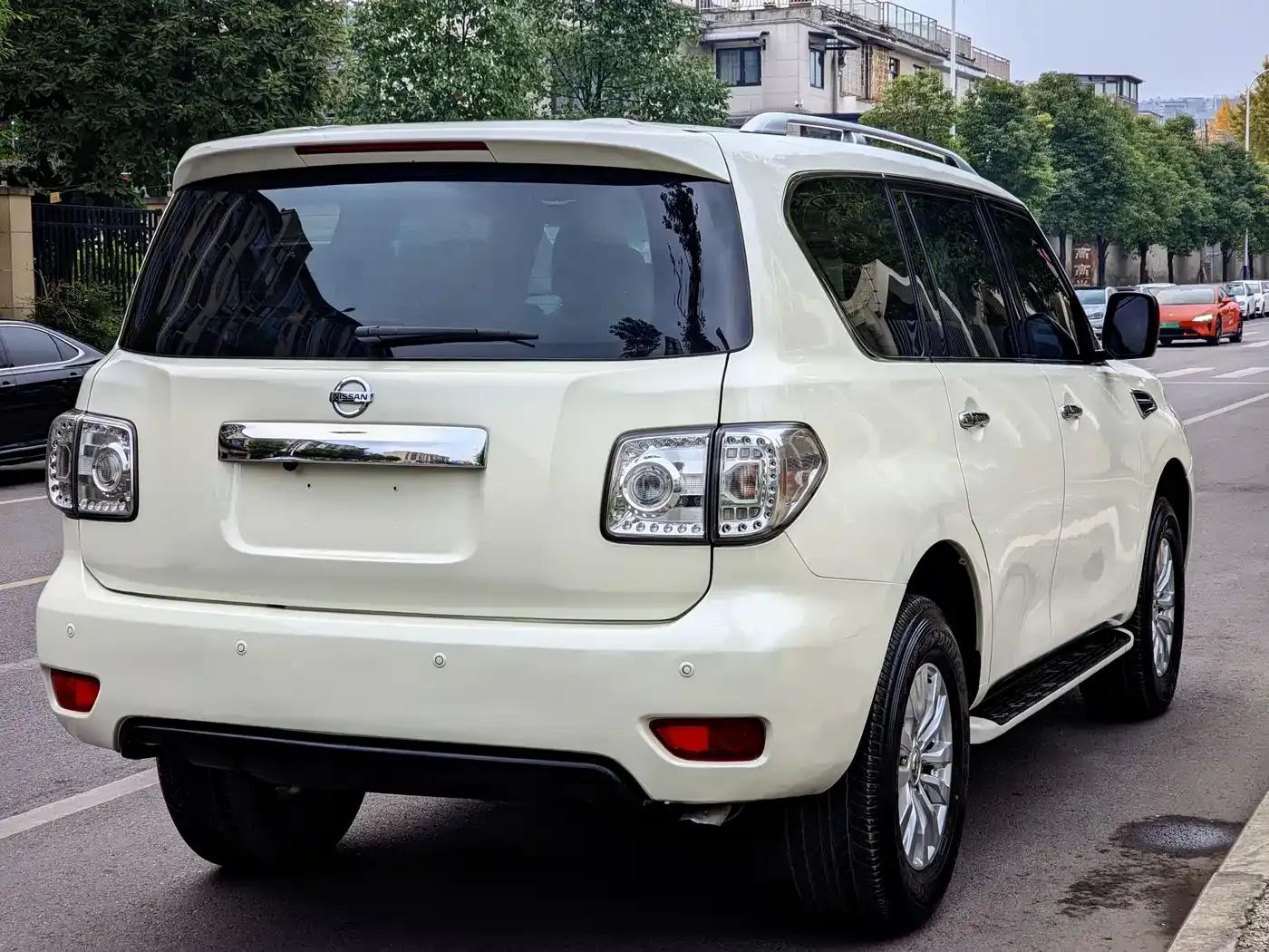 2017 Nissan Patrol 4.0L Automatic — миниатюра 20