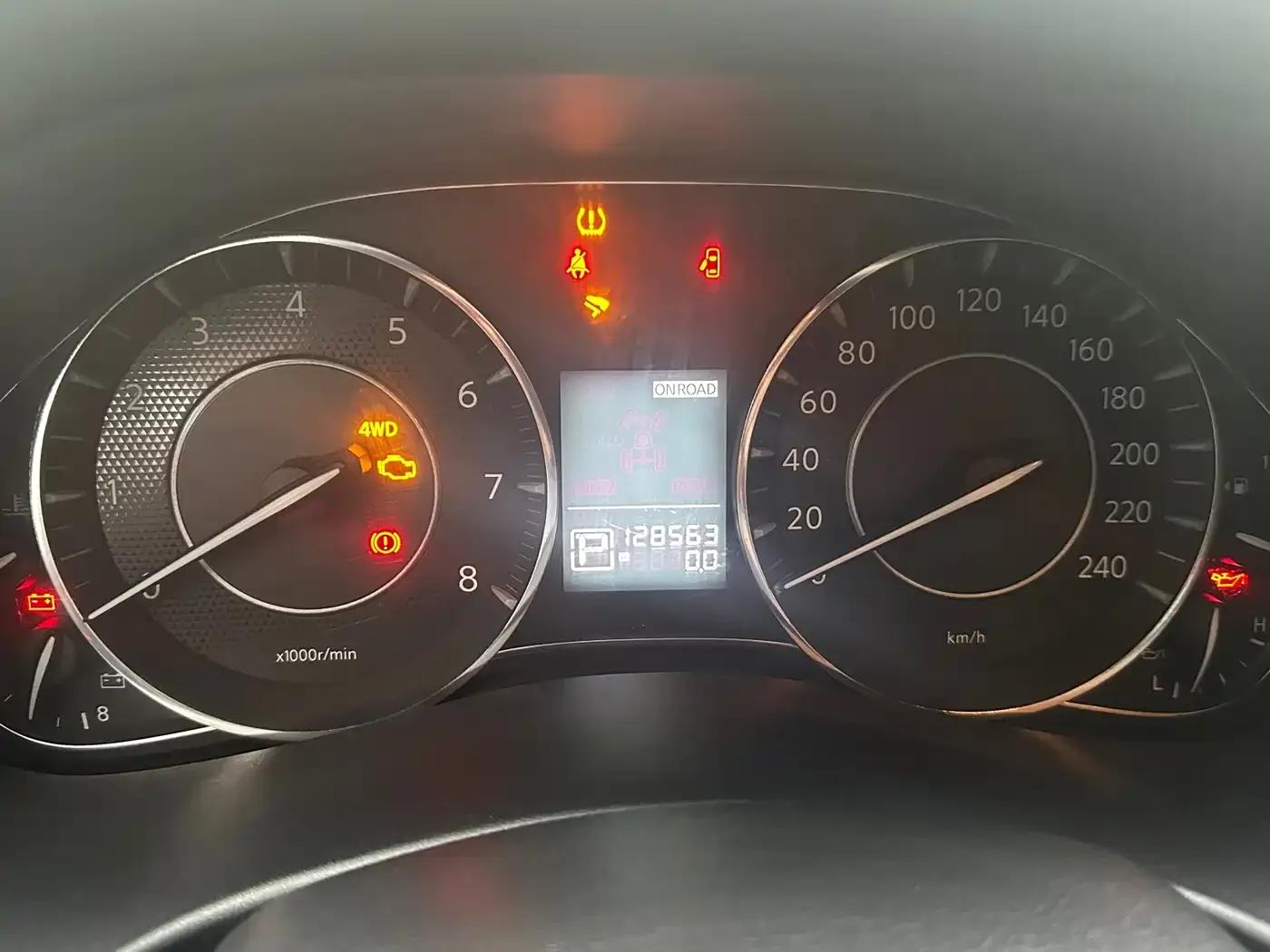 2017 Nissan Patrol 4.0L Automatic — миниатюра 21