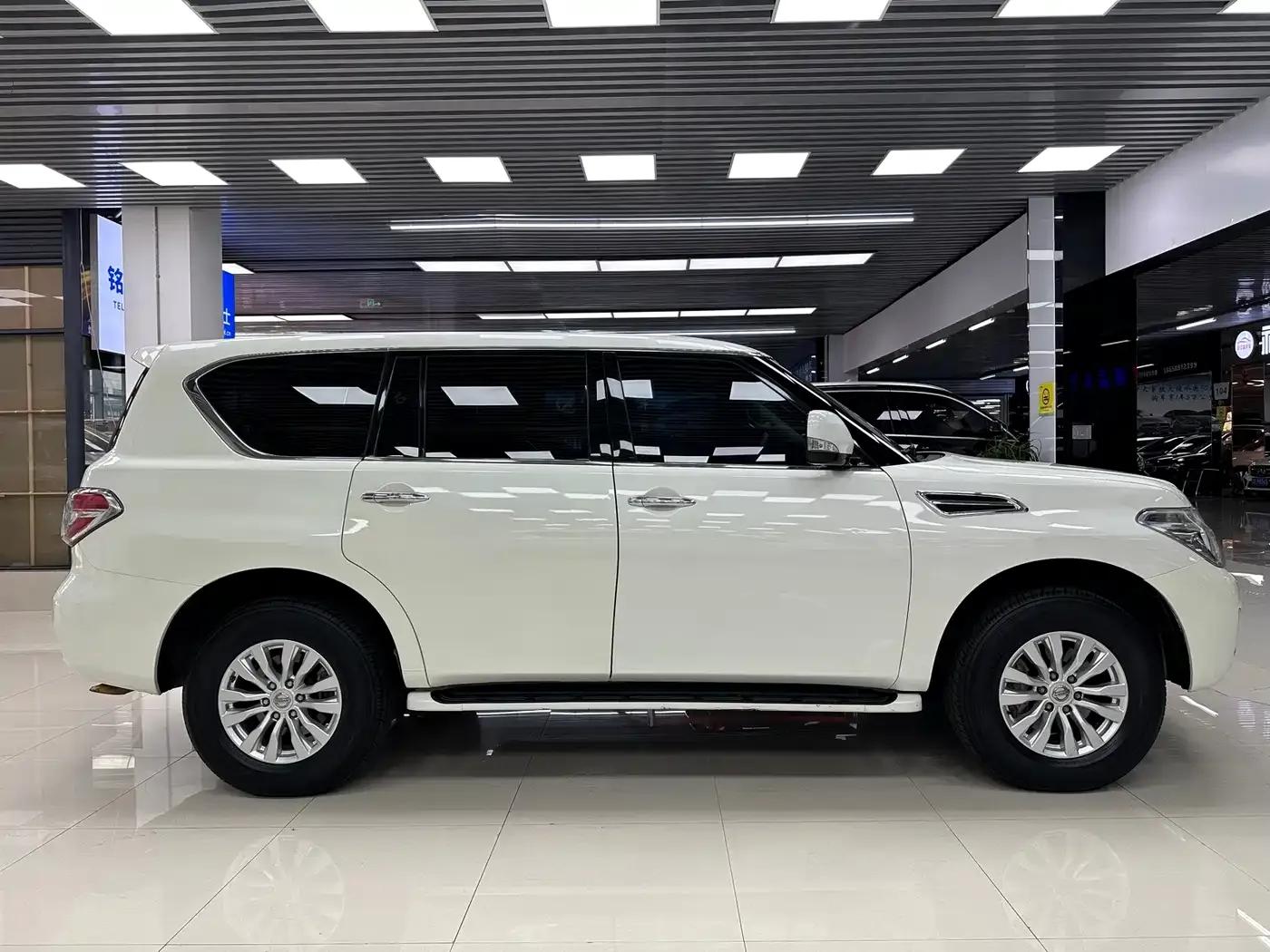Nissan Patrol 2018 4.0L Flagship Edition — миниатюра 8