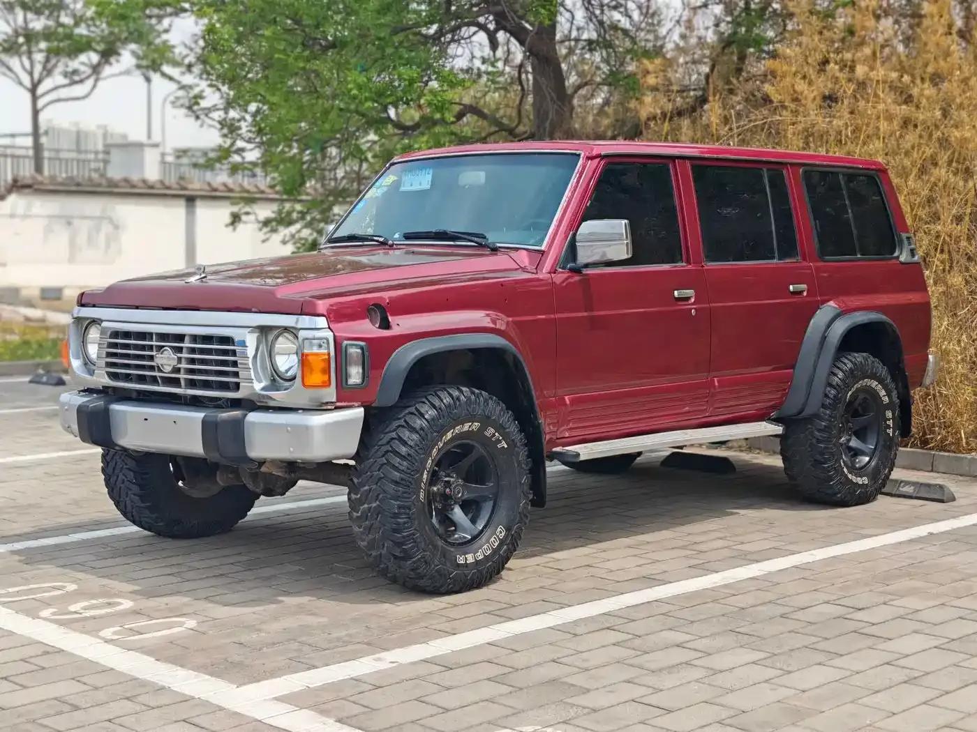 Nissan Patrol Y60 2002 4.2L Manual — миниатюра 1