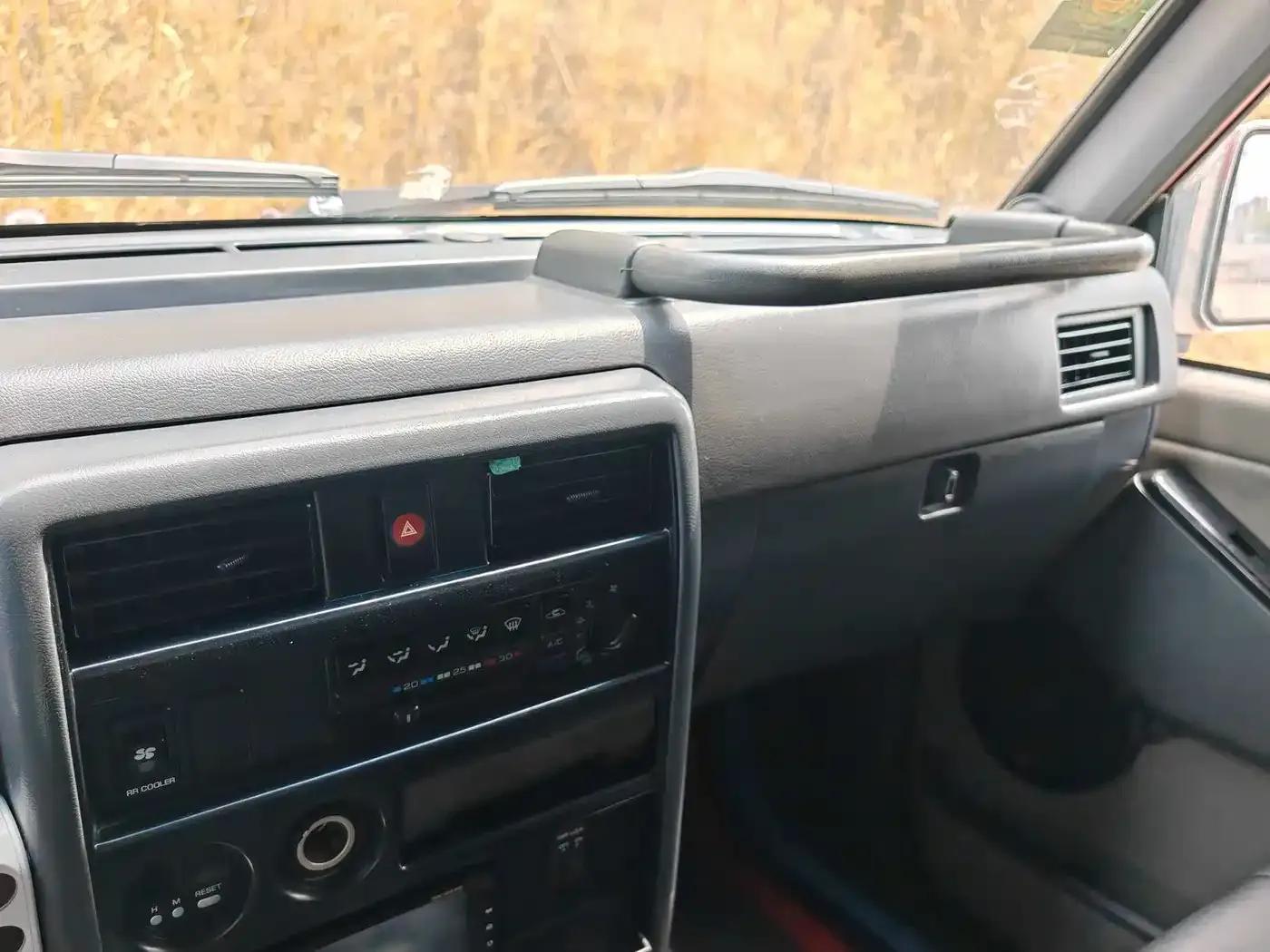 Nissan Patrol Y60 2002 4.2L Manual — миниатюра 6