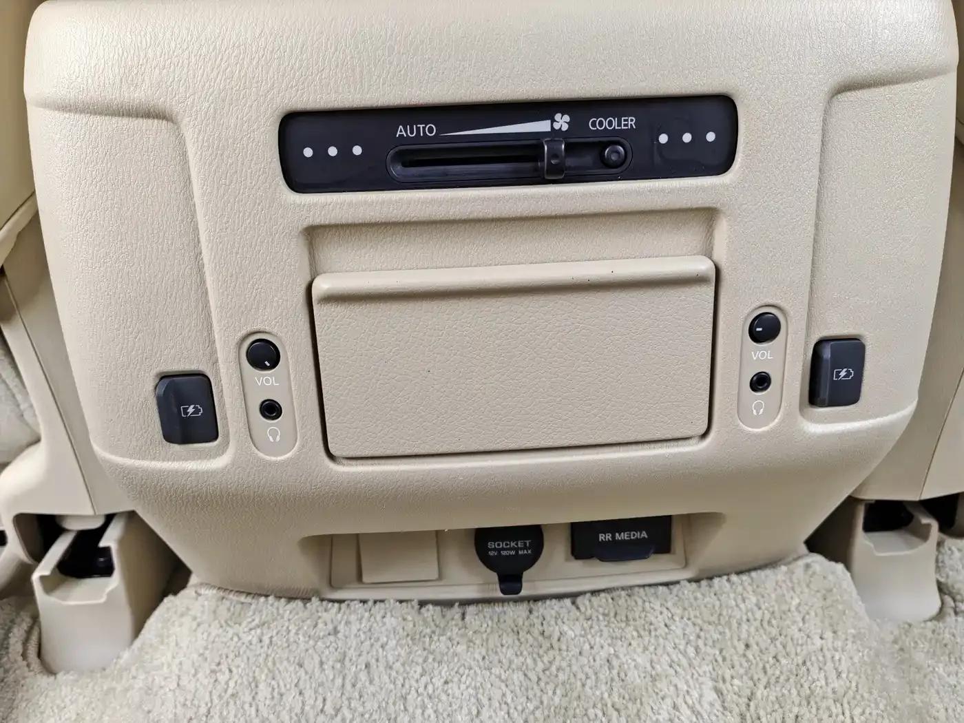 Nissan Patrol 2018 5.6L Standard Edition — миниатюра 20