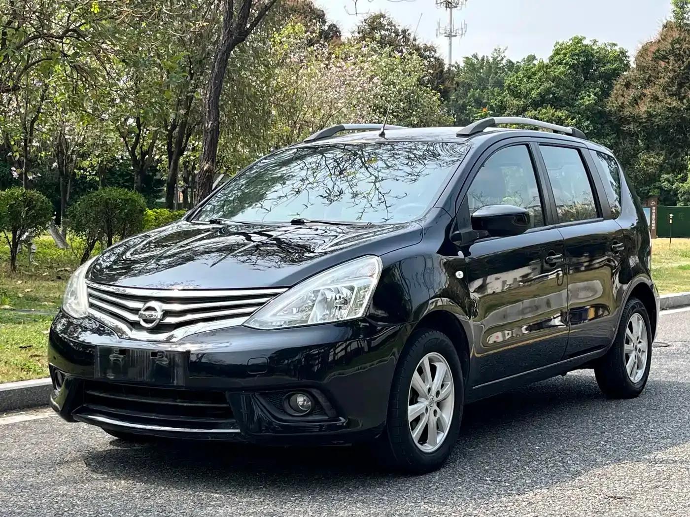 Nissan Livina 2013 1.6XE CVT Comfort Edition — миниатюра 1