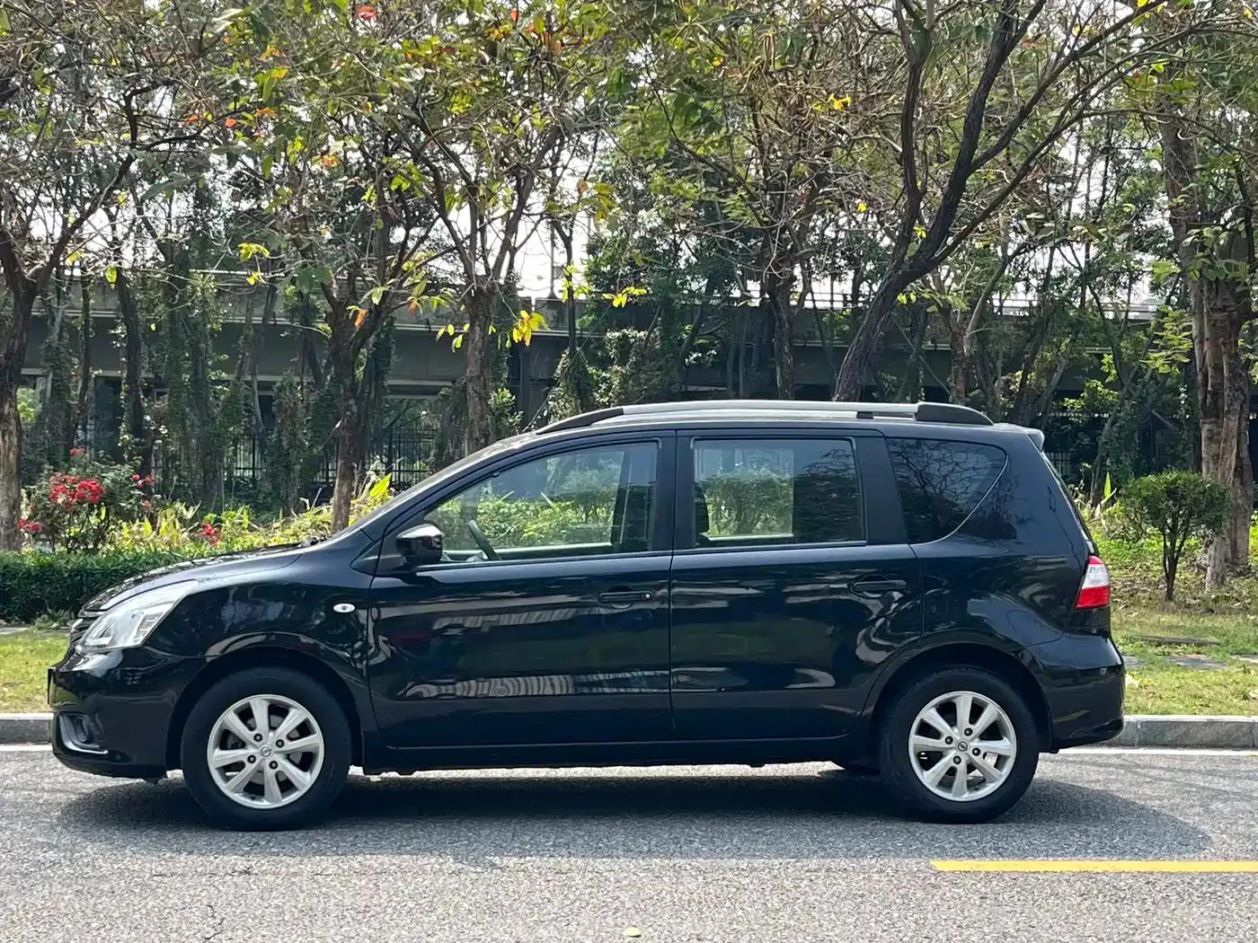 Nissan Livina 2013 1.6XE CVT Comfort Edition — миниатюра 4