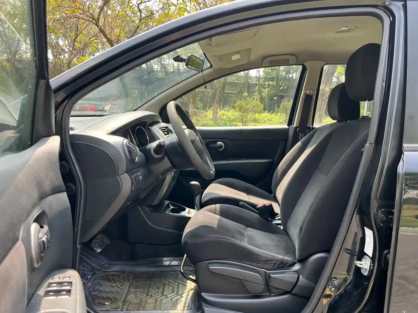 Nissan Livina 2013 1.6XE CVT Comfort Edition — миниатюра 5