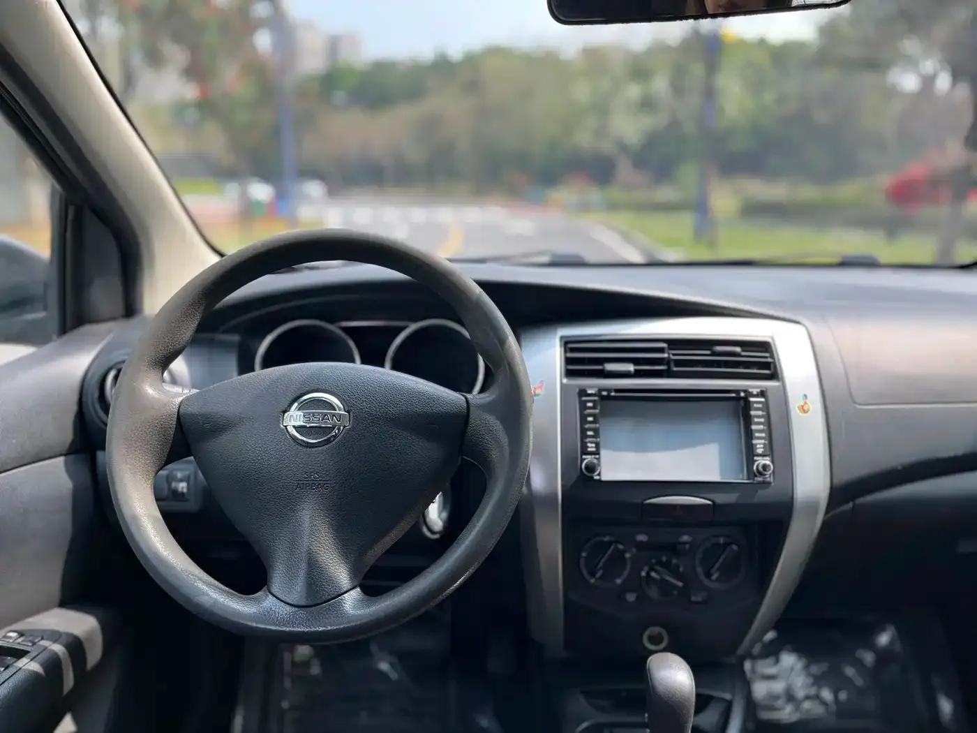 Nissan Livina 2013 1.6XE CVT Comfort Edition — миниатюра 9