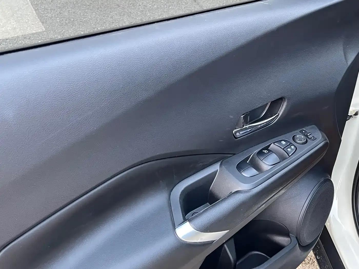 Nissan Kicks 2021 1.5L XV CVT Smart Luxury Edition — миниатюра 19