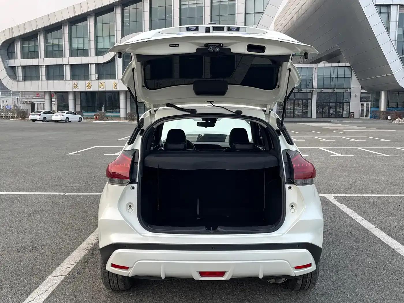 Nissan Kicks 2021 1.5L XV CVT Smart Luxury Edition — миниатюра 25