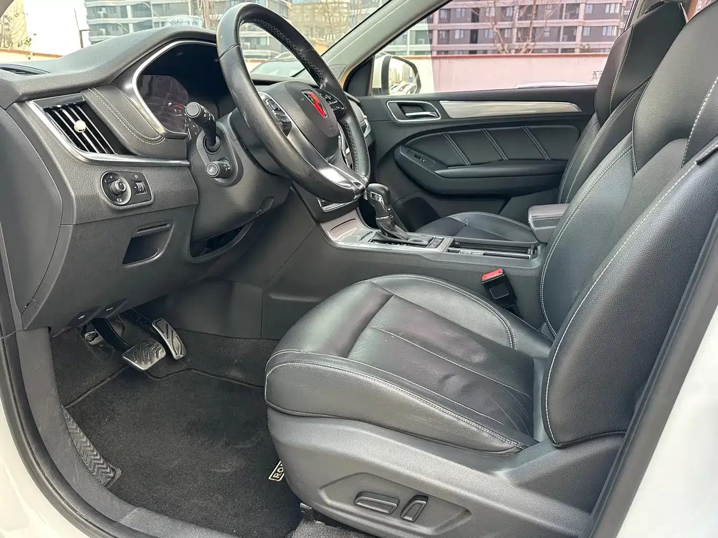 Roewe RX5 2017 20T Two-Wheel Drive Automatic Internet Smart Supreme Edition — миниатюра 4