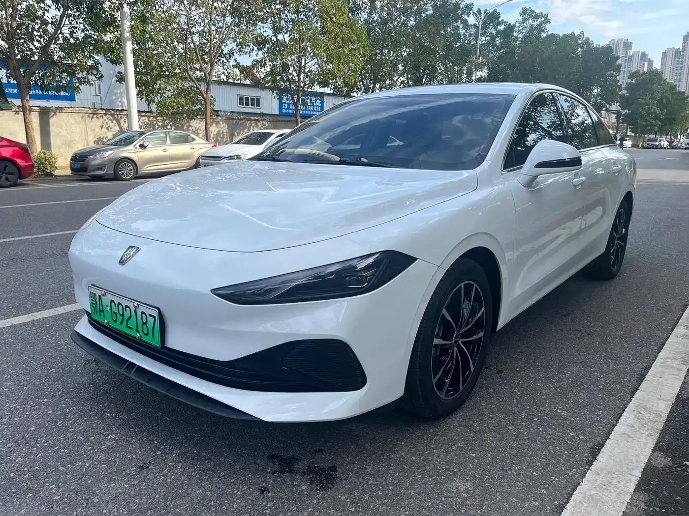 Roewe D7 2025 DMH 125km World Champion Edition — миниатюра 1