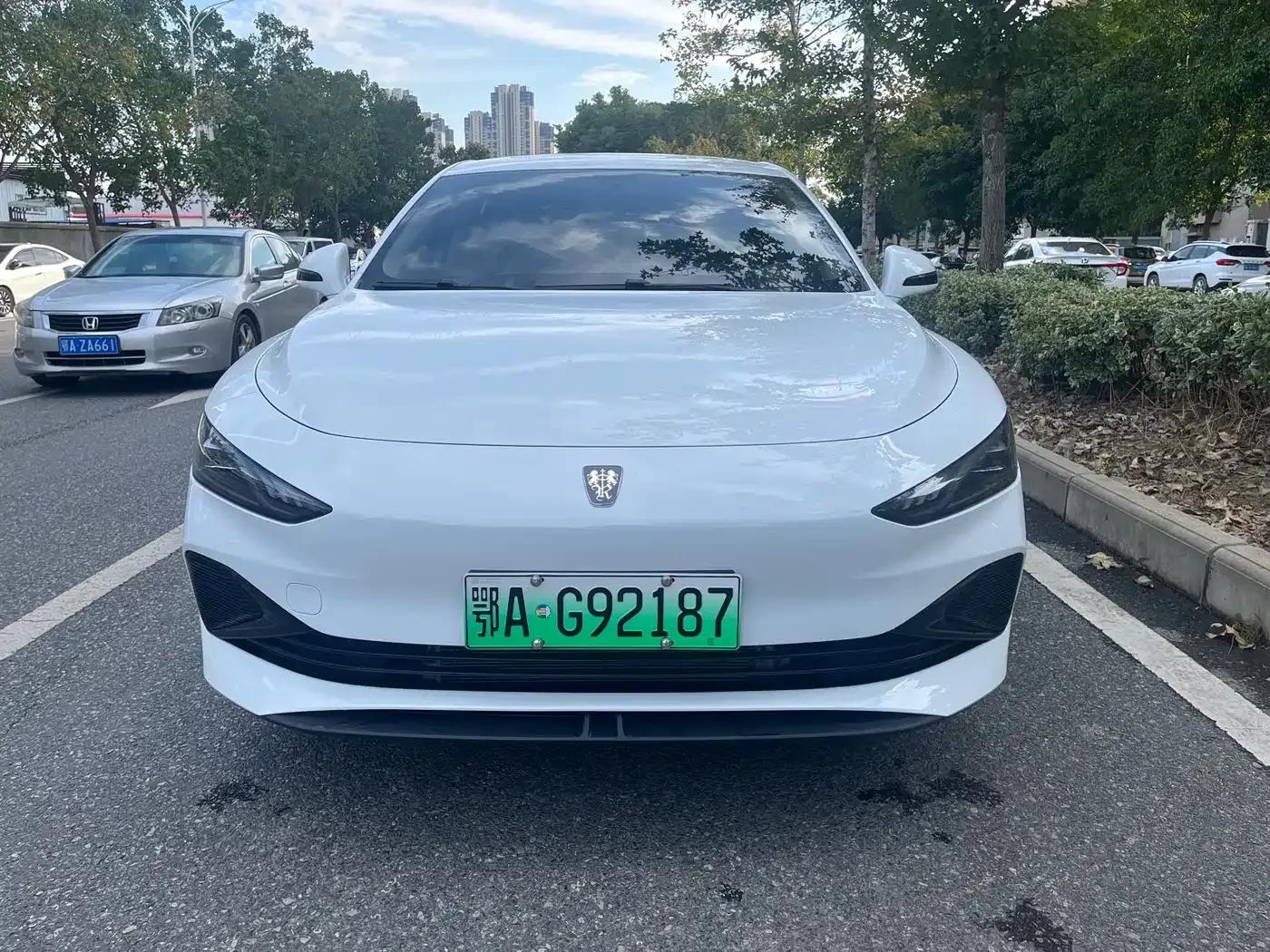 Roewe D7 2025 DMH 125km World Champion Edition — миниатюра 2