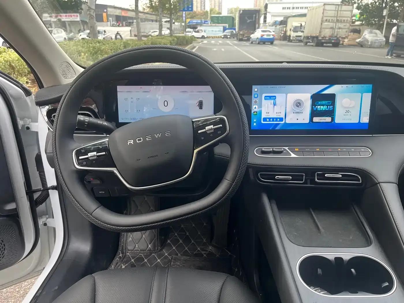 Roewe D7 2025 DMH 125km World Champion Edition — миниатюра 11