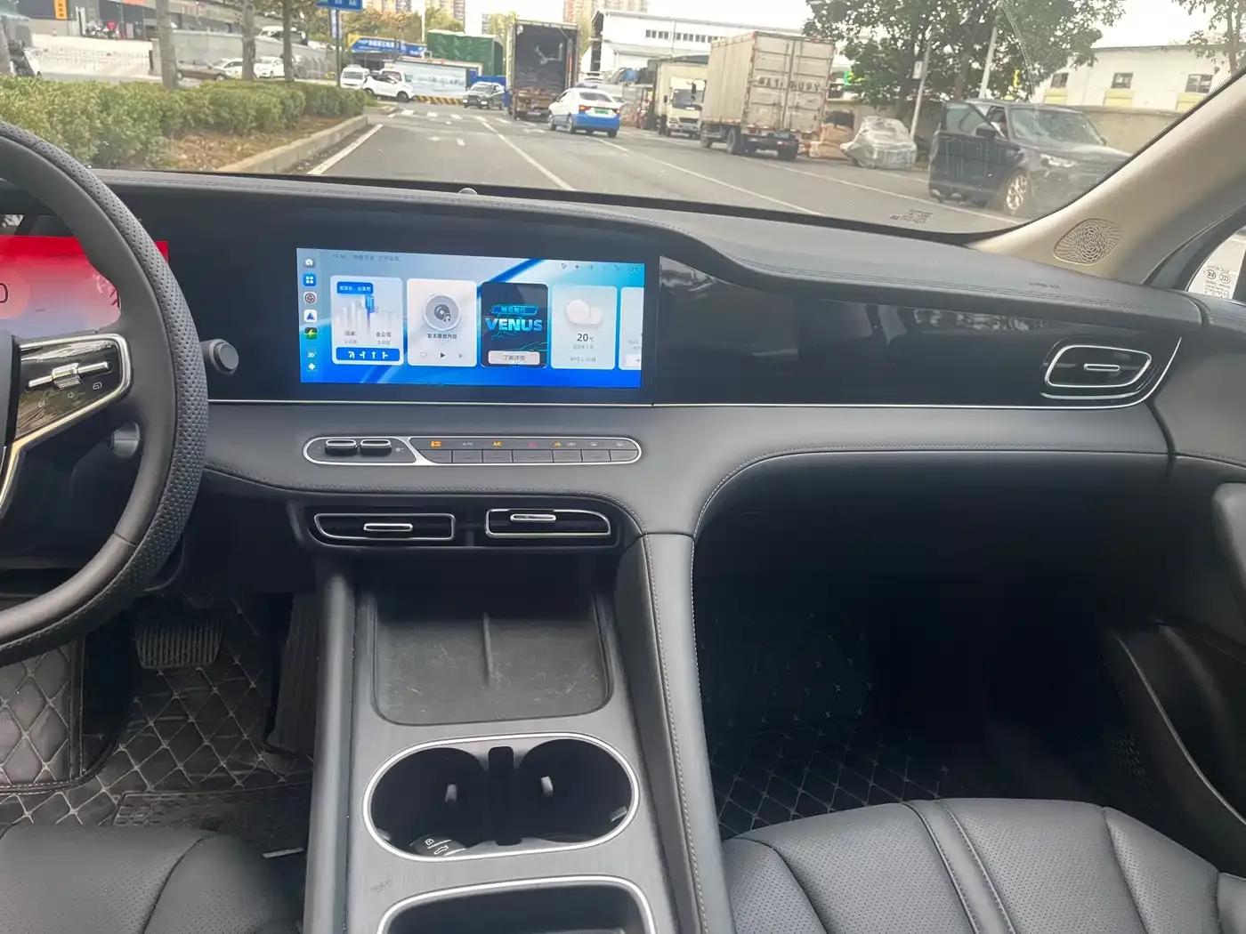 Roewe D7 2025 DMH 125km World Champion Edition — миниатюра 12