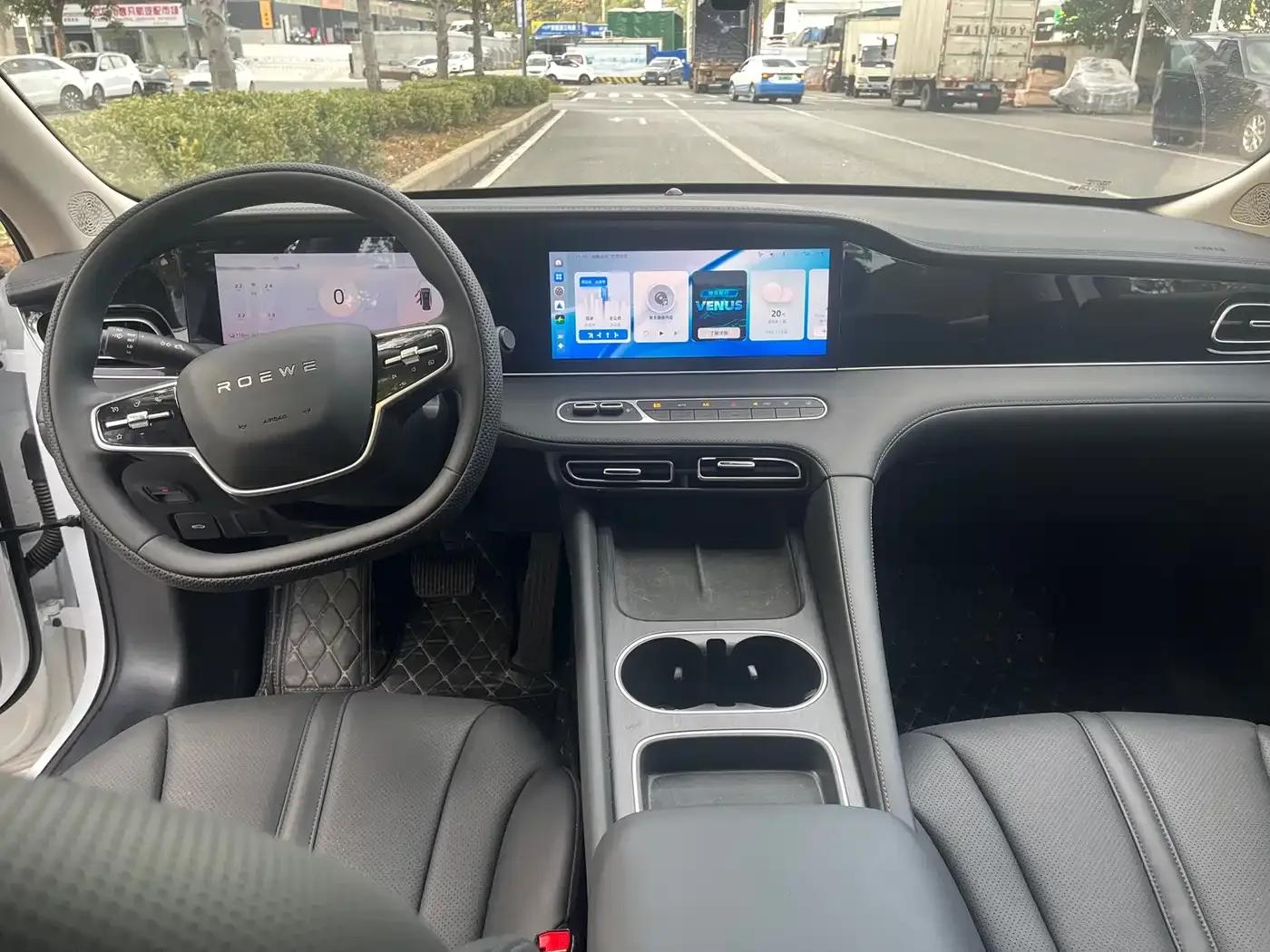 Roewe D7 2025 DMH 125km World Champion Edition — миниатюра 13
