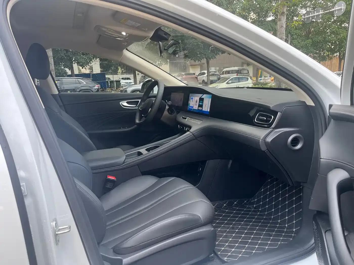 Roewe D7 2025 DMH 125km World Champion Edition — миниатюра 14