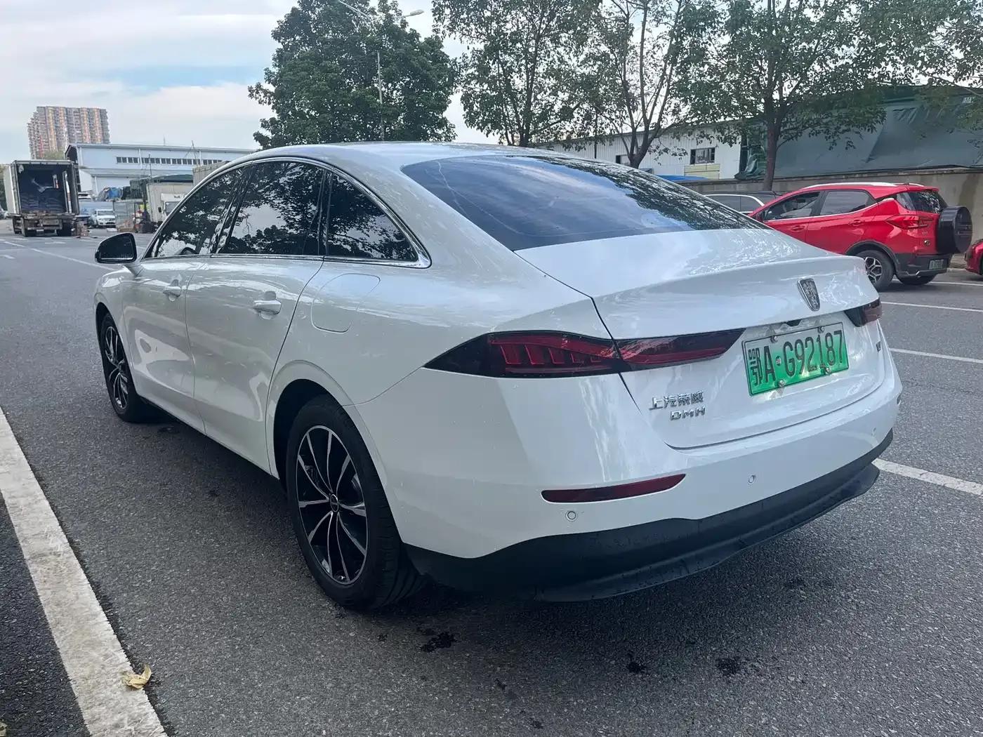 Roewe D7 2025 DMH 125km World Champion Edition — миниатюра 6