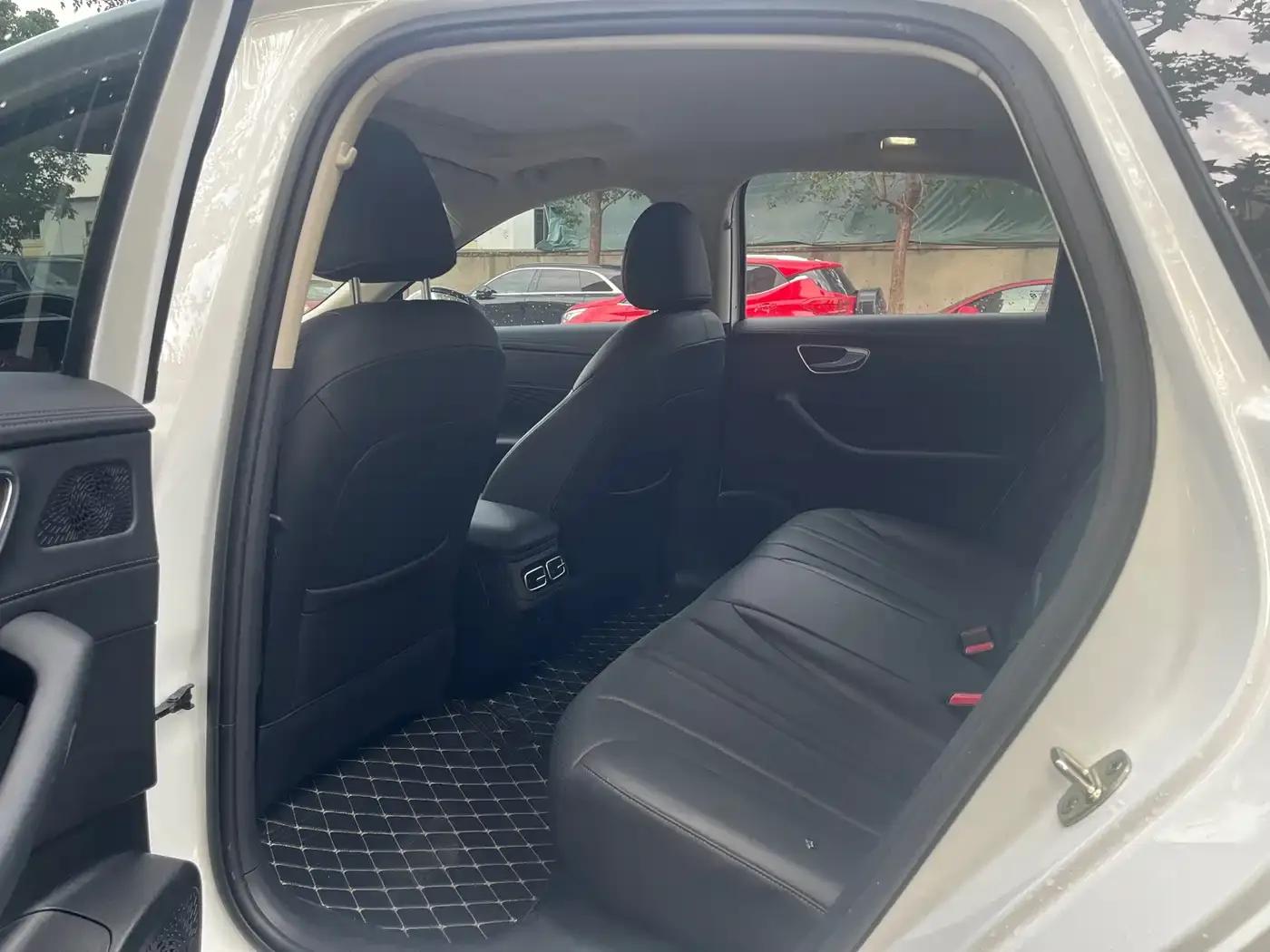 Roewe D7 2025 DMH 125km World Champion Edition — миниатюра 9