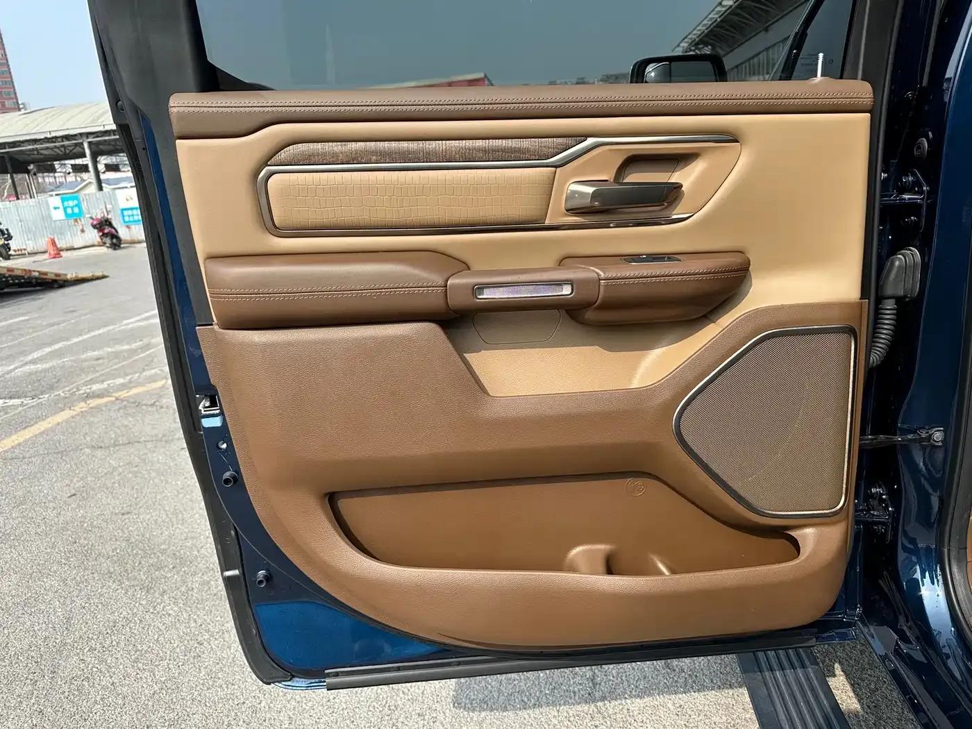 RAM Trucks 2020 5.7L Automatic — миниатюра 9