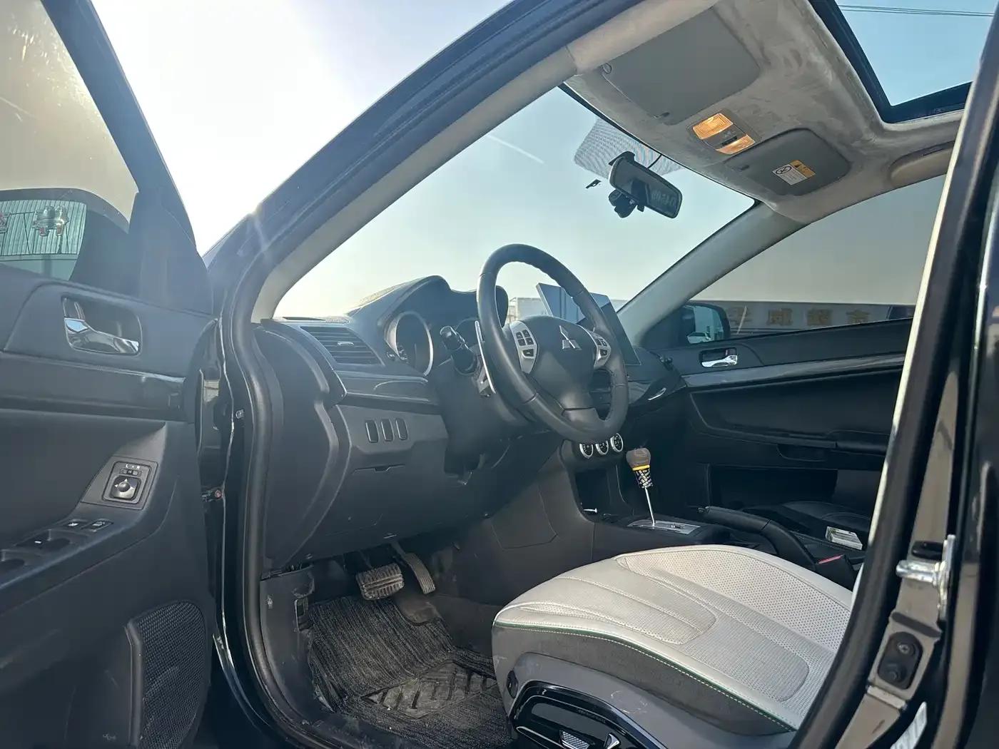 Lancer EX 2011 Luxury Edition 1.8L CVT Limited Edition — миниатюра 4