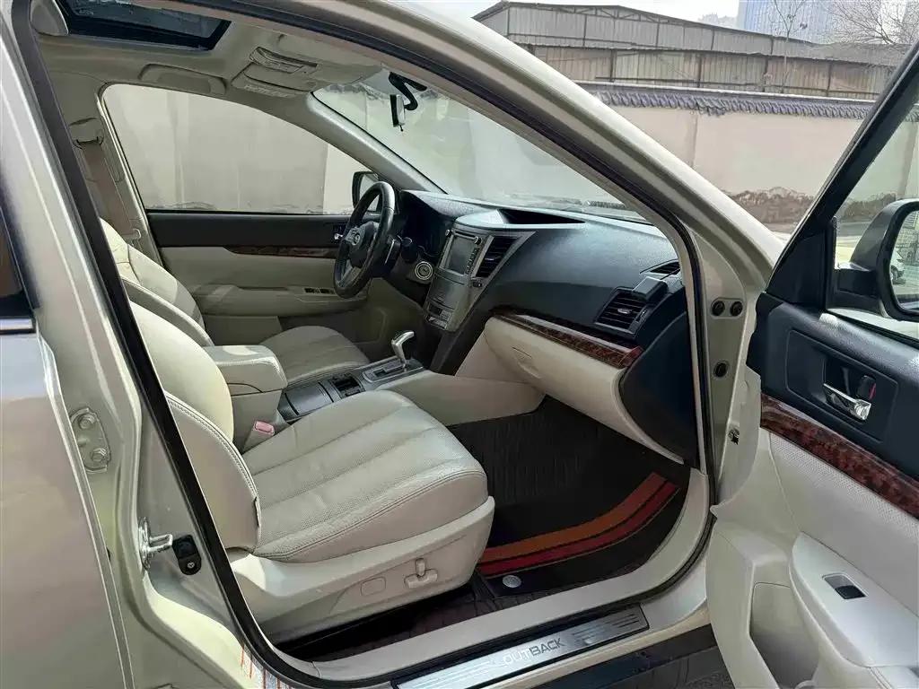 Outback 2010 2.5i Luxury Navigation Edition — миниатюра 11