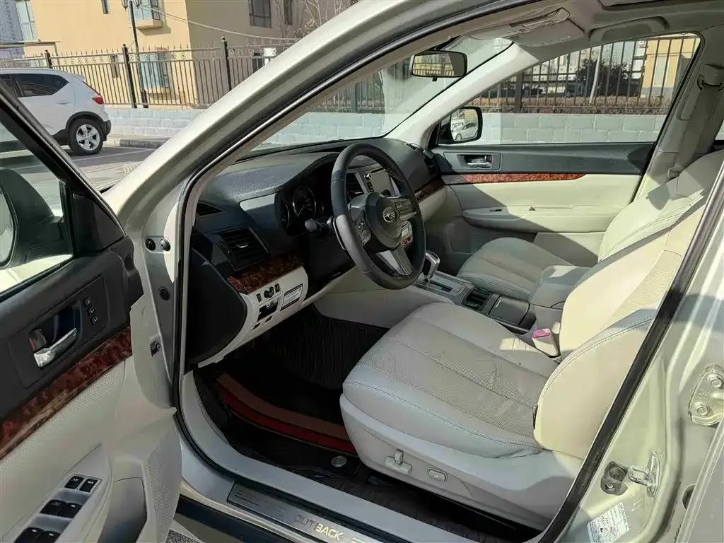 Outback 2010 2.5i Luxury Navigation Edition — миниатюра 5