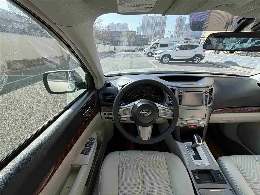 Outback 2010 2.5i Luxury Navigation Edition — миниатюра 6