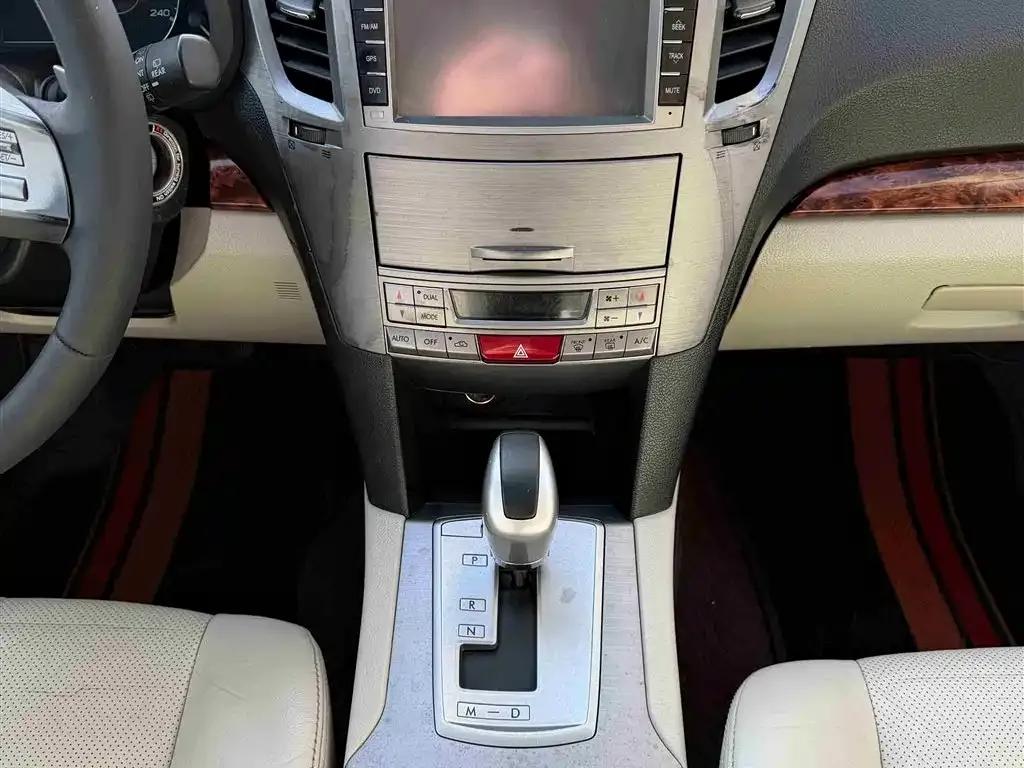 Outback 2010 2.5i Luxury Navigation Edition — миниатюра 8