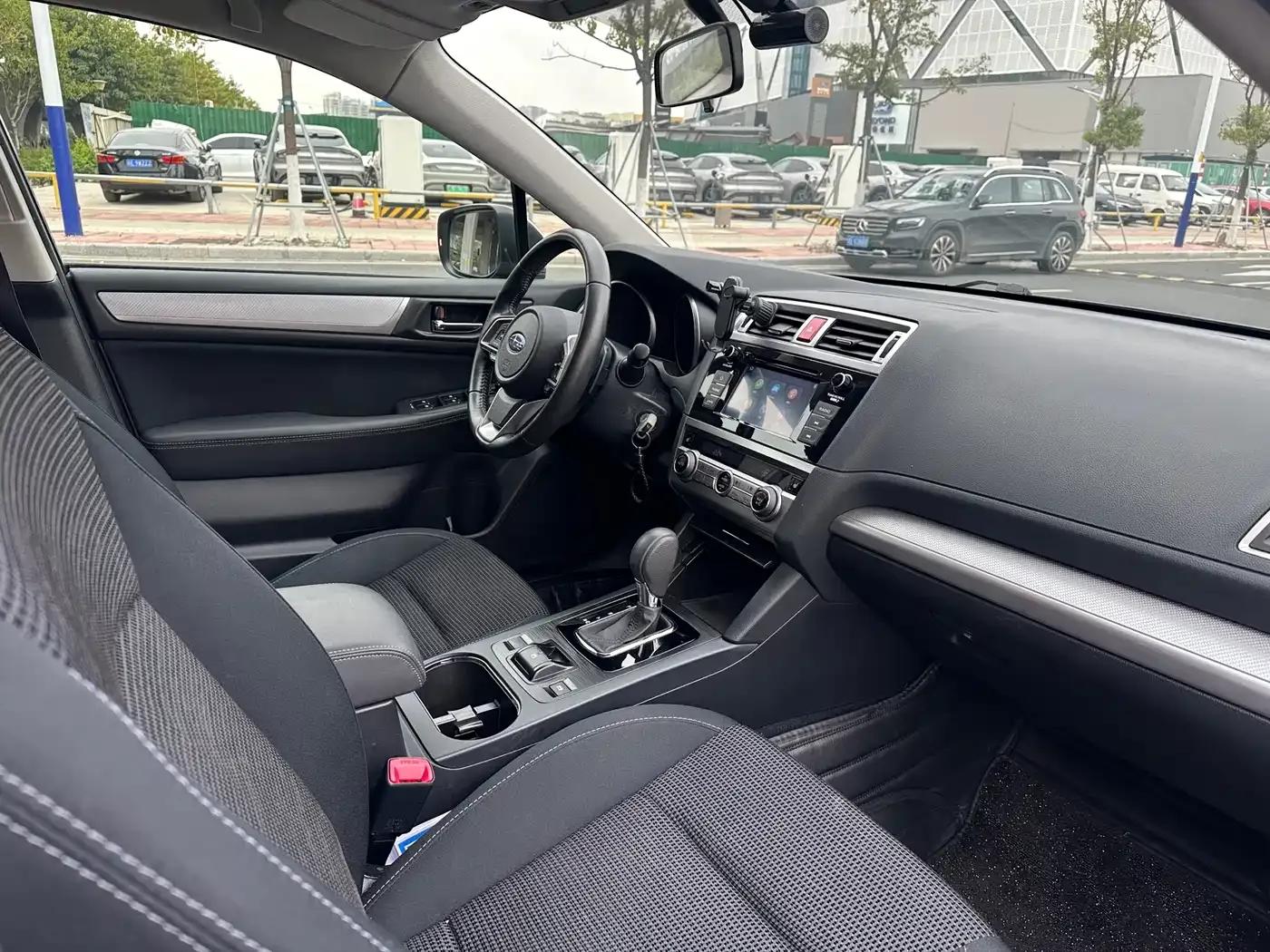 Legacy 2020 2.5i AWD Fashion Edition — миниатюра 24